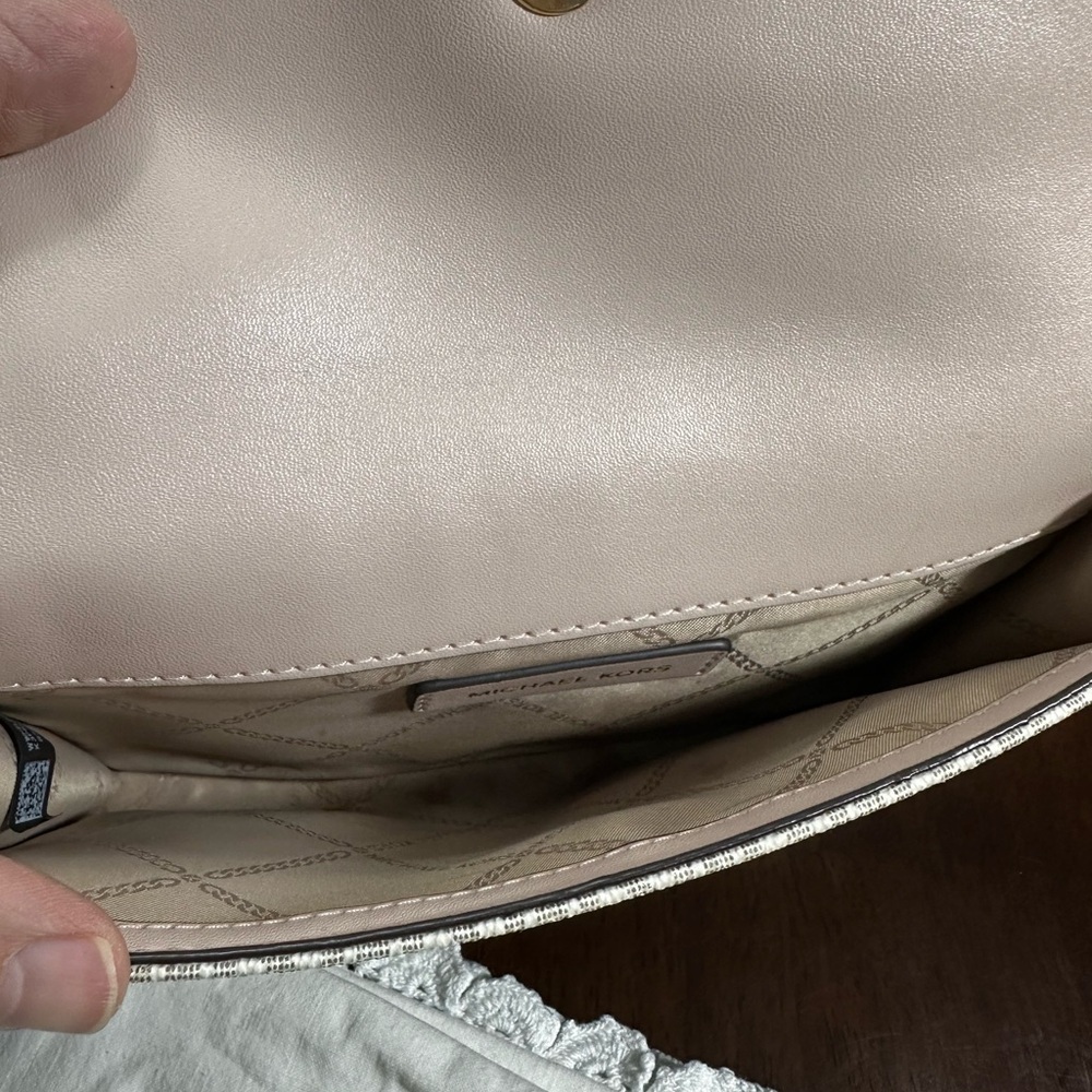 Michael Kors Cream and Tan Crossbody Bag with Gold Hardware - Picture 5 of 9